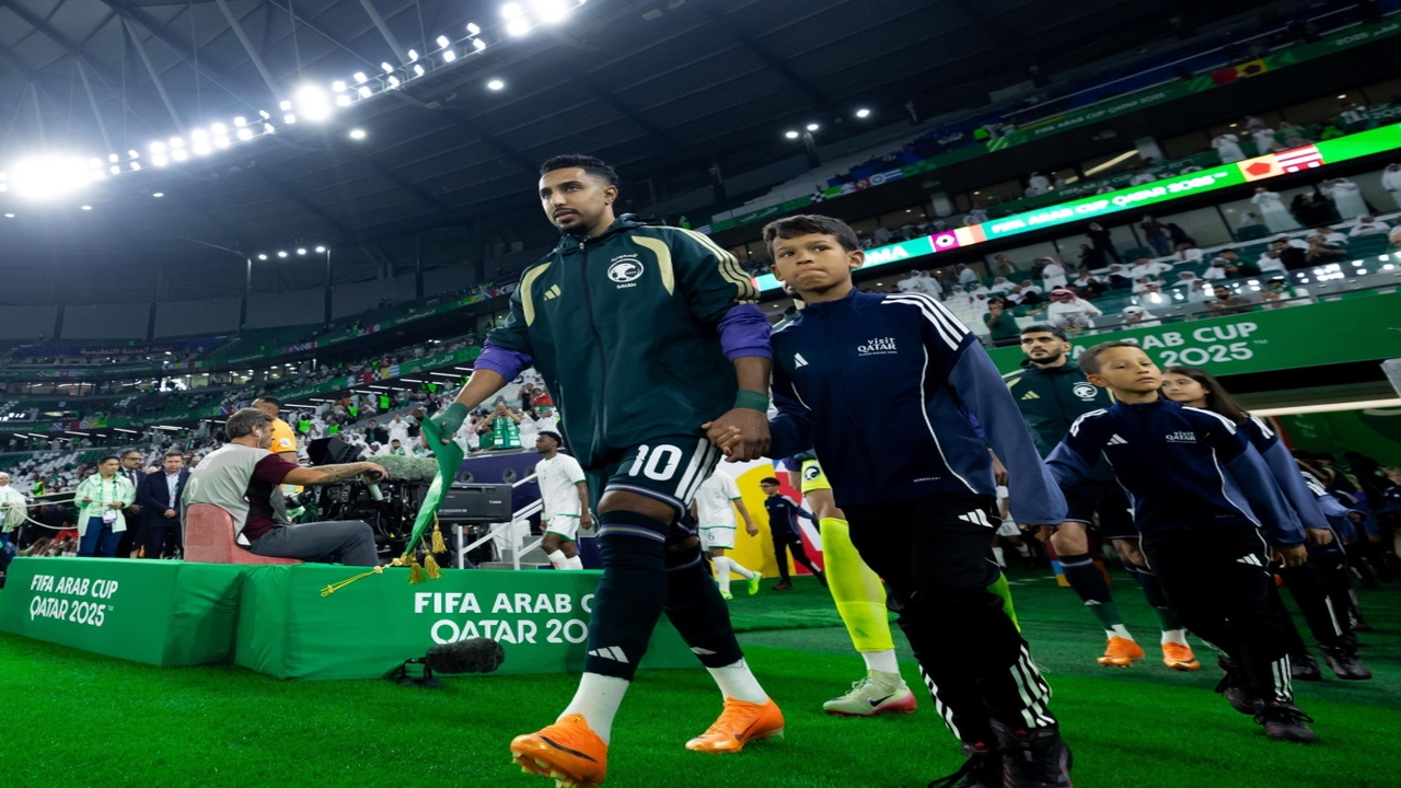 مفاجأة قوية.. التشكيل المتوقع للأخضر أمام جزر القمر في كأس العرب 2025